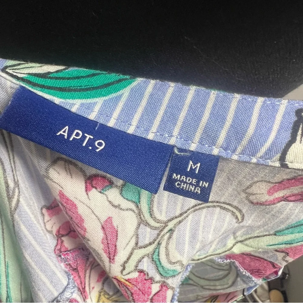 Apt. 9 Iris Floral V-Neck Rayon Blouse size Medium - Picture 3 of 4
